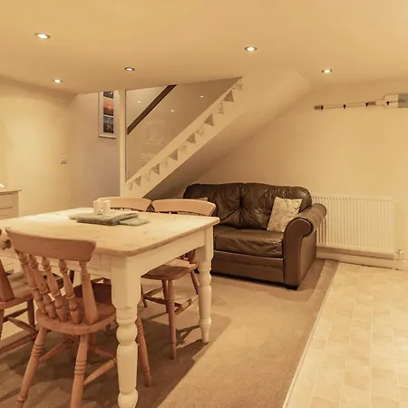 Robins Nest By Interhome Whitby